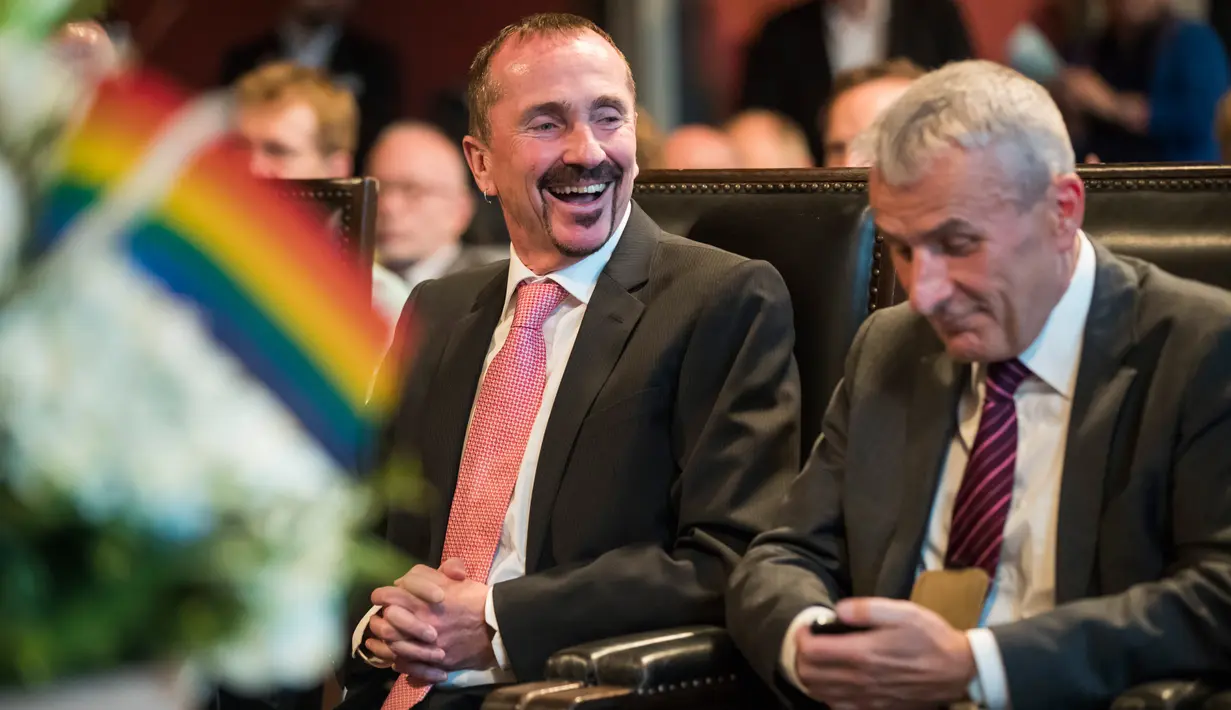 Photo Pertama Di Jerman Pasangan Gay Ini Resmi Menikah Secara Legal