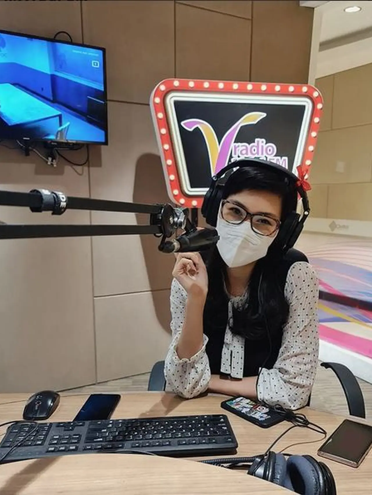 Aktif Jadi Presenter Ini Potret Terbaru Anya Dwinov Yang Tampil Awet Muda Hot Liputan