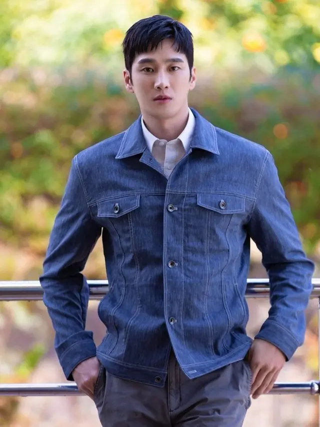 Potret Ahn Bo Hyun Pacar Jisoo Blackpink Yang Beda Usia Tahun Hot Liputan