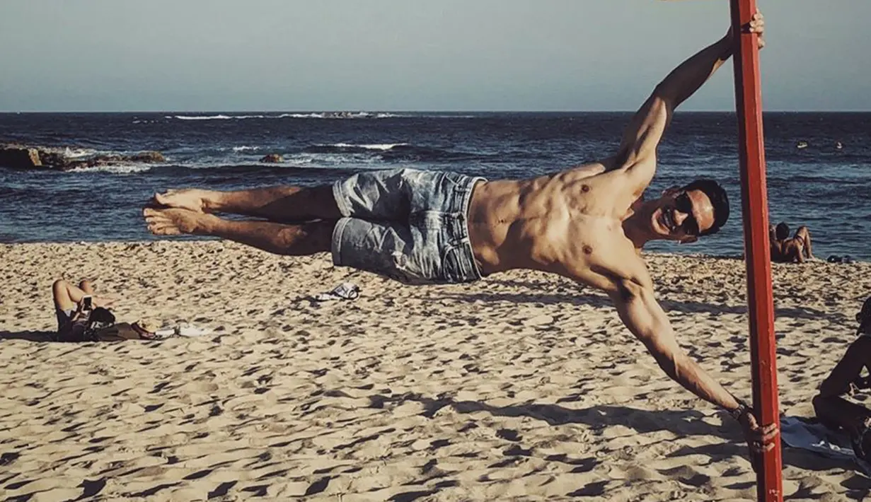 Foto Dijuluki Hot Daddy Ini Potret Tubuh Kekar Andrew White Foto Liputan