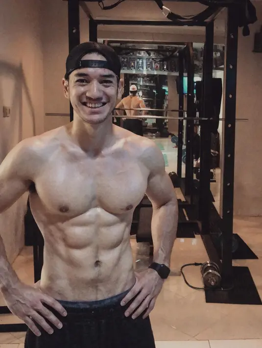 Foto Dijuluki Hot Daddy Ini Potret Tubuh Kekar Andrew White Foto Liputan