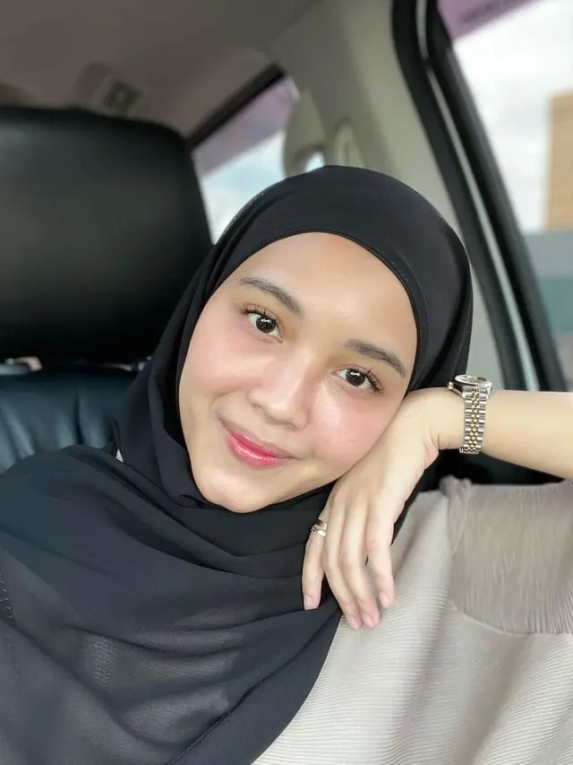 Potret Fati Indraloka Istri Babe Cabita Yang Kini Mantap Berhijab Hot Liputan