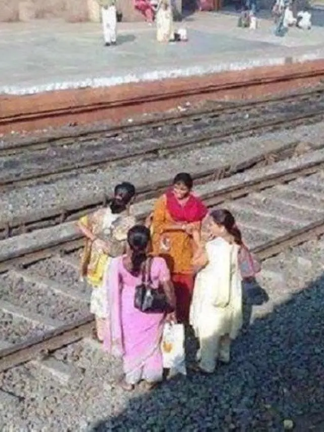 Aksi Cewek India Yang Kelewat Absurd Netizen Vrindavan Memang Beda Hot Liputan