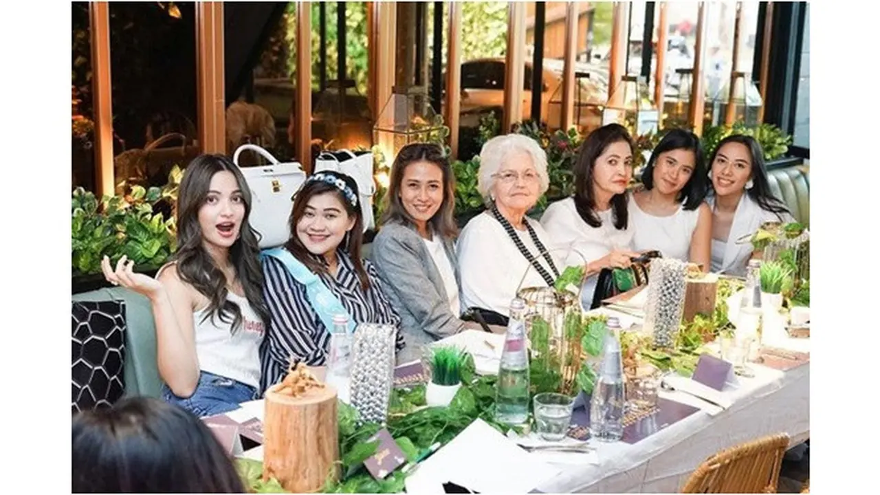 Potret Nenek Artis Ini Masih Bugar Dan Awet Muda Ada Yang Sudah Tahun Hot Liputan