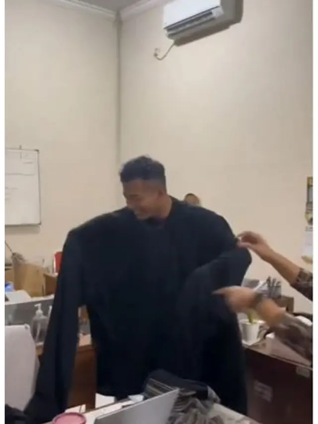 Bisa Dipakai Orang Pemuda Ini Terima Baju Pesanannya Dengan Lebar Dada Cm Hot Liputan