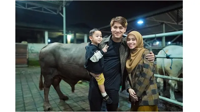 Potret Artis Bareng Hewan Kurbannya Sebelum Disembelih Kambing Hingga Sapi Jumbo Hot