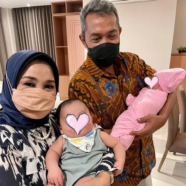 Potret Kumpul Keluarga Nikita Willy Usai Winona Lahiran Dikaruniai Ponakan Perempuan Hot