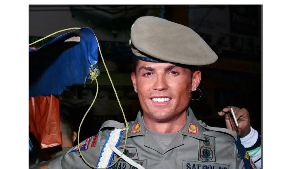 6 Editan Foto Cristiano Ronaldo Jika Jadi Petugas Keamanan Ini Kocak
