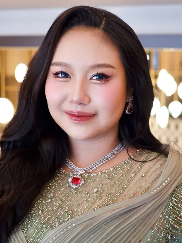 6 Potret Sisca Kohl di Sangjit Jessica Jane, Memukau dengan Soft Douyin Makeup