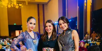 Siapa yang setuju jika Cinta Laura, Maudy Ayunda dan Najwa Shihab adalah Kartini masa kini? Ketiganya bahkan terpilih sebagai Inspiring Women di RA Kartini Award [@wilsenwillimofficial]