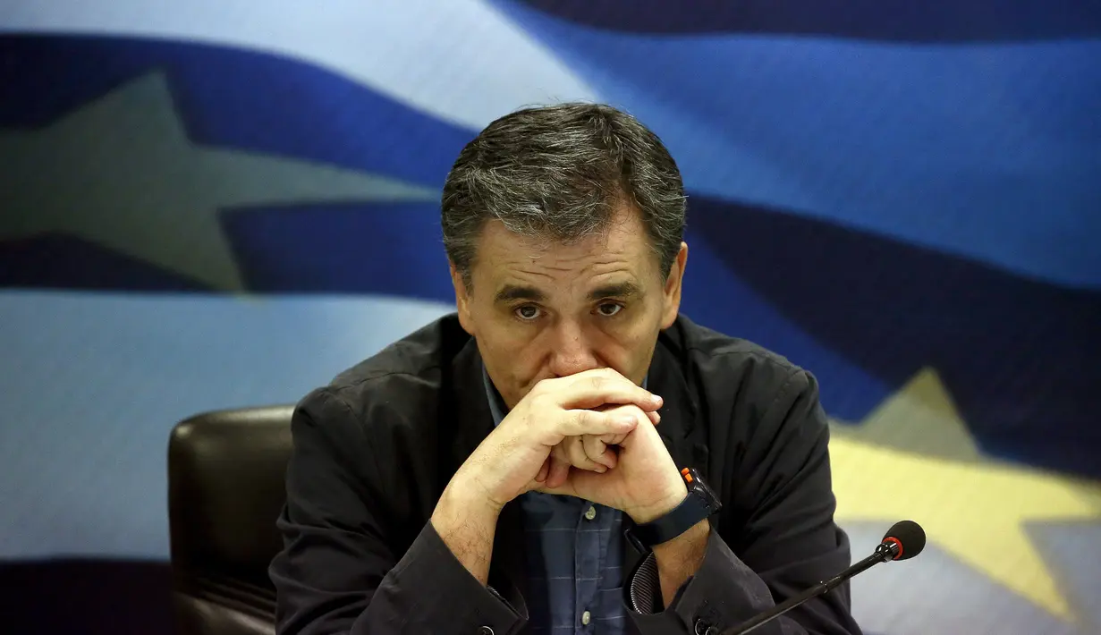 Menteri Keuangan Yunani yang baru, Euclid Tsakalotos saat mengikuti upacara serah terima jabatan di Athena, Yunani (6/7/2015). Euclid Tsakalotos dilantik sebagai menteri keuangan mengantikan Yanis Varoufakis. (REUTERS/Yannis Behrakis)