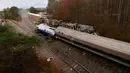 Kondisi kereta penumpang Amtrak yang bertabrakan dengan kereta barang CSX di South Carolina (4/2). Tabrakan dua kereta ini menewaskan dua orang dan melukai sedikitnya 70 orang. (Tim Dominick/The State)