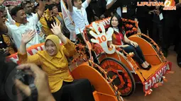 [FOTO] Wiranto dan Hary Tanoe Genjot Becak di Gelora Bung Karno