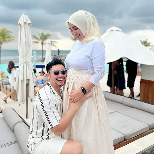 Pamer Baby Bump, Potret Mesra Angga Wijaya dan Nurul Kamaria Ini Curi Perhatian