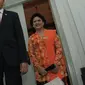 Iriana Jokowi memakai kebaya kutu baru berwarna oranye menjadi sorotan