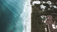 Ilustrasi tsunami (Unsplash.com)