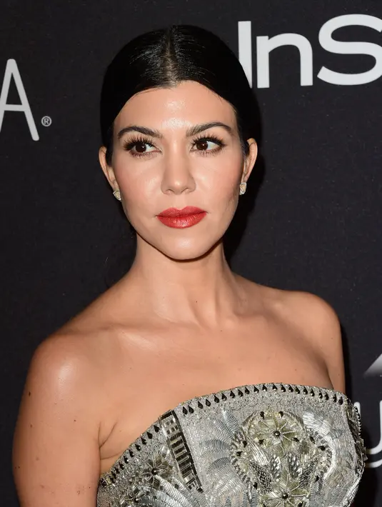 Meski begitu, Kourtney memang menarik perhatian para pria di Hollywood, salah satunya Justin Bieber. Namun, kedekatan Kourtney dan Justin hanyalah angin lalu dan tak berlangsung lama. (AFP/Bintang.com)