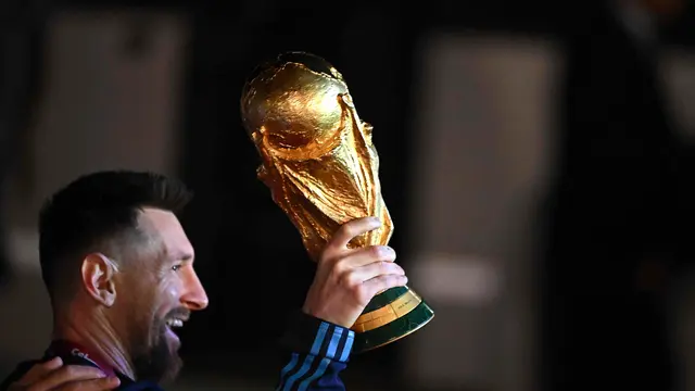 Trofi Piala Dunia Kembali ke Argentina Usai Penantian 36 Tahun
