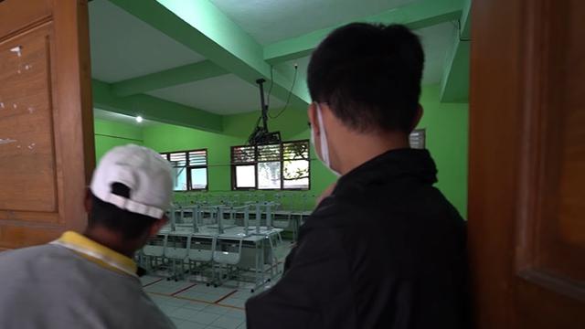 6 Momen Dimas Ahmad Kunjungi Sekolahnya, Isi Workshop dan Bayar Sisa Tunggakan