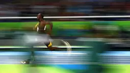  Sprinter Jamaika, Usain Bolt, saat berlomba di nomor estafet 4x100m putra Olimpiade Rio 2016 di Olympic Stadium, Rio de Janeiro, (19/8/2016). Tim putra Jamaika meaih emas. (AFP/Adrian Dennis)