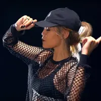 Aksi Awkarin di Videoklip BAD (Source: YouTube)