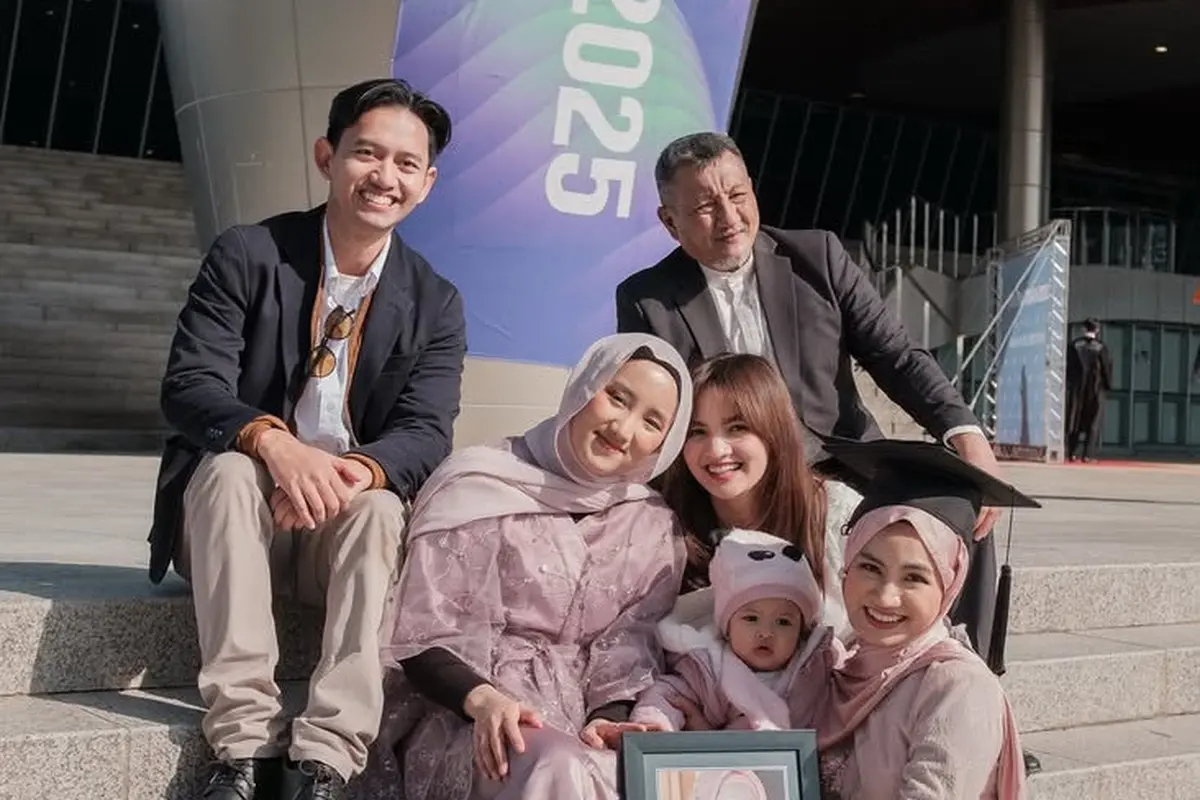 Nugget Sister Berkebaya di Korea Selatan saat Wisuda Xaviera Putri