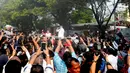 Ketua umum Partai Gerindra Prabowo Subianto memberikan pidato di depan para pendukungnya di depan Gedung Komisi Pemilihan Umum (KPU), Jakarta, Kamis (10/8).(Merdeka.com/Imam Buhori)