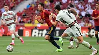 Lima menit berselang, Tim Matador membalas. Intersepsi Sergio Busquets memungkinkan Spanyol melakukan serangan balik. Sayangnya crossing Pablo Sarabia tidak dapat dituntaskan oleh Ferran Torres. (Foto: AFP/Javier Soriano)