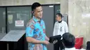 Choky Sitohang saat tiba di Gedung KPK, Jakarta,Kamis, (19/3/2015). Choky menjenguk Willy Sebastian Liem yang ditahan terkait kasus dugaan suap pengadaan zat tambahan bahan bakar Tetraethyl Lead (TEL) Pertamina 2004-2005. (Liputan6.com/Herman Zakharia)