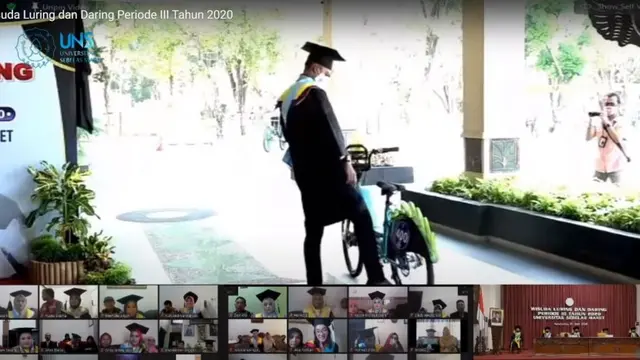 Deretan Kendaraan Ramah Lingkungan saat Wisuda Drive-thru UNS