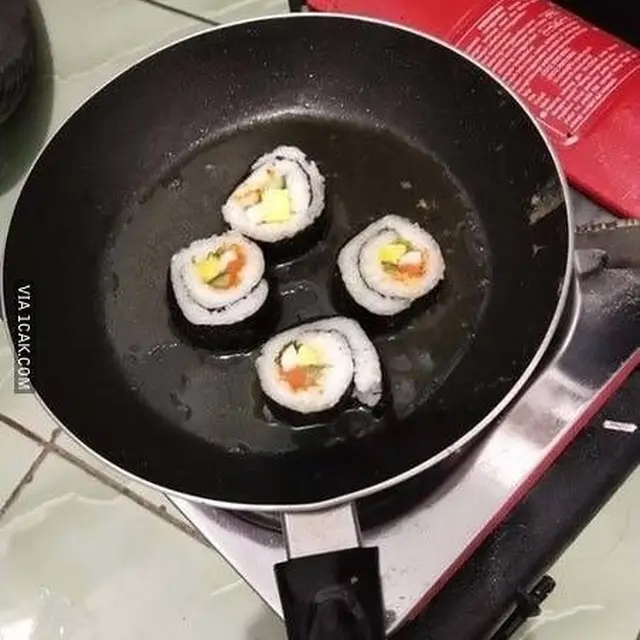 6 Potret Sushi ala Indonesia Ini Nyeleneh Banget, Sajiannya Bikin Tepuk Jidat