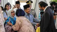 Jokowi bersama Ibu Negara Iriana memilih berlebaran di Provinsi Aceh, sedangkan JK tetap berada di Jakarta. 
