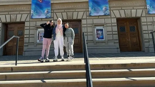 Putri Ariani Senang Dikunjungi Kedua Adiknya ke Los Angeles Jelang Live Show America's Got Talent 2023