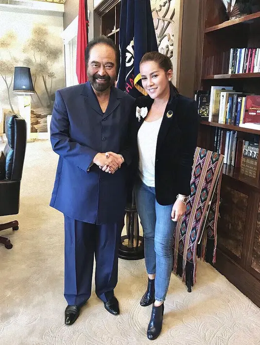 18 Artis Cantik Terjun Politik