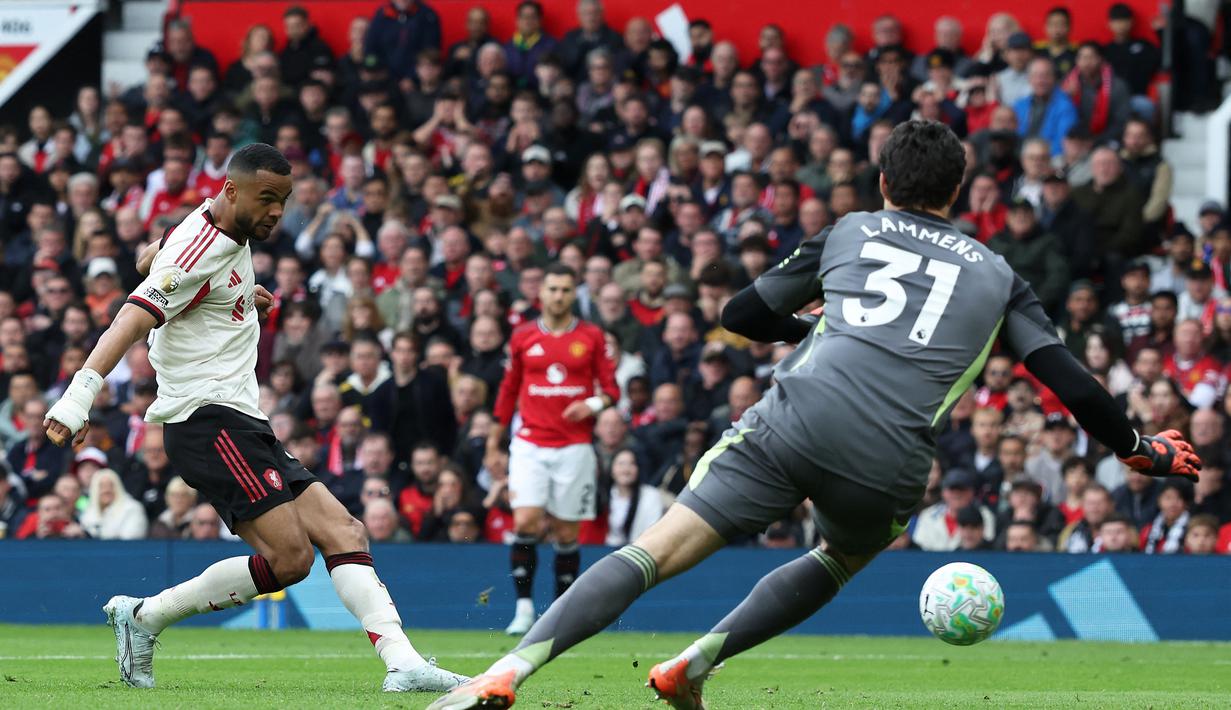 Sadar butuh gol cepat, Liverpool langsung tancap gas pada awal babak kedua. Hasilnya hingga menit ke-56 Liverpool berhasil menyamakan kedudukan lewat gol Dominik Szoboszlai dan Cody Gakpo. (AFP/Darren Staples)