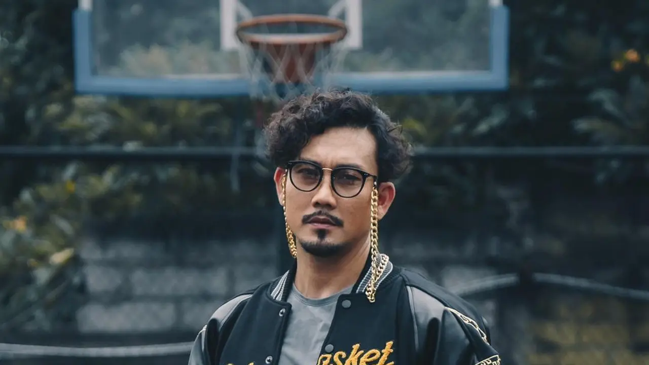 8 Potret Terbaru Denny Sumargo Usai Cukur Kumis dan Jenggot, Disebut Bak Oppa Korea