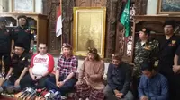  Calon Gubenur Jakarta Basuki Tjahaja Purnama atau Ahok mendatangi pondok pesantren Abdurrahman Wahid Soko Tunggal di Rawamangun, Jakarta Timur.