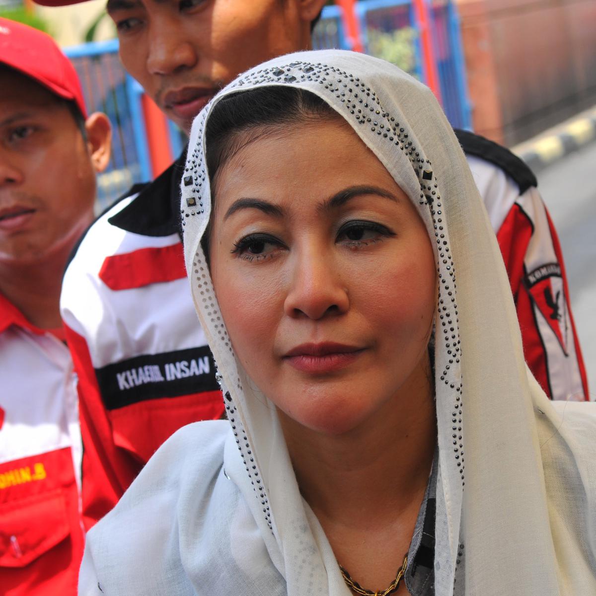 Hasnaeni Si Wanita Emas Akan Diperiksa Polisi Besok - News ...