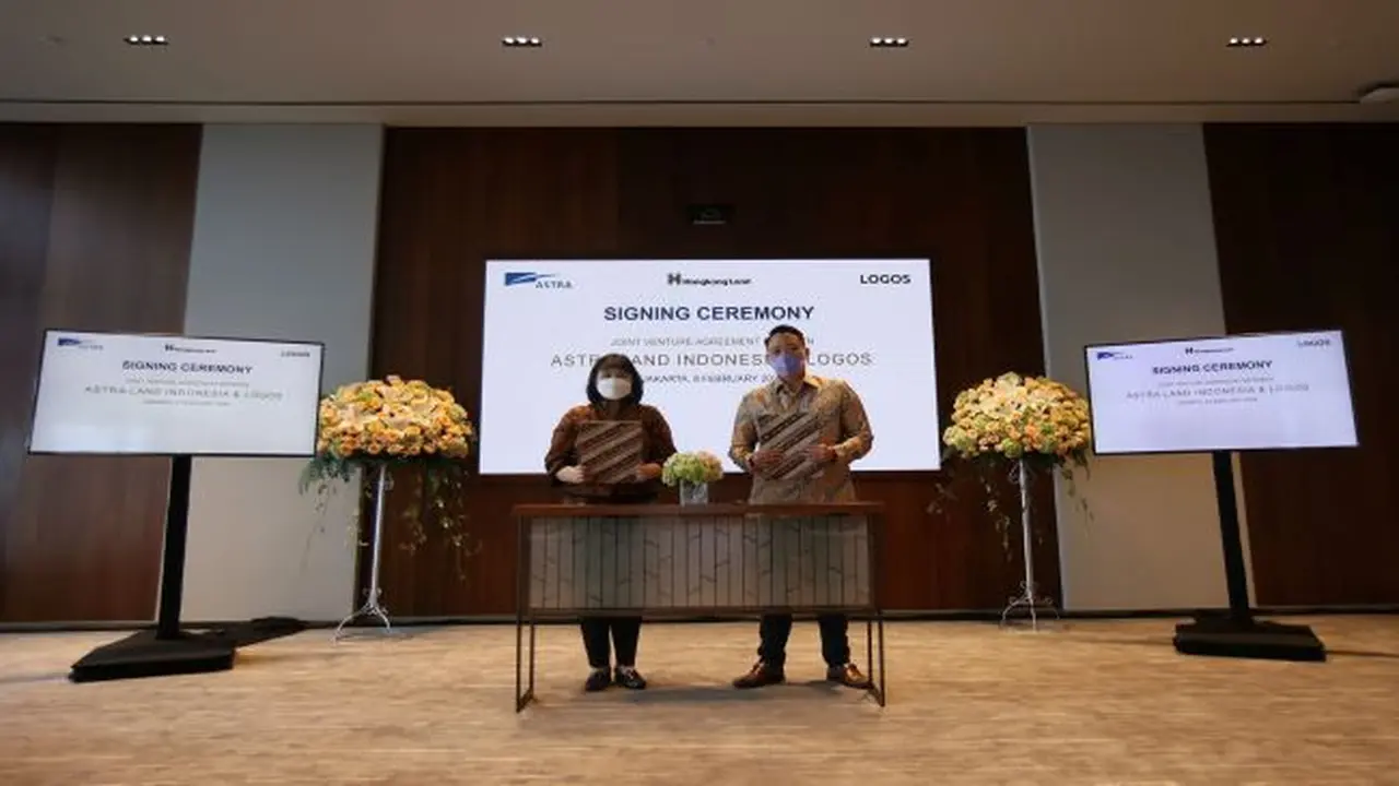 Penandatanganan kesepakatan pembentukan perusahaan patungan antara Astra bersama Hongkong Land melalui PT Astra Land Indoensia dan LOGOS, Selasa (8/2/2022) (Dok: Astra International)