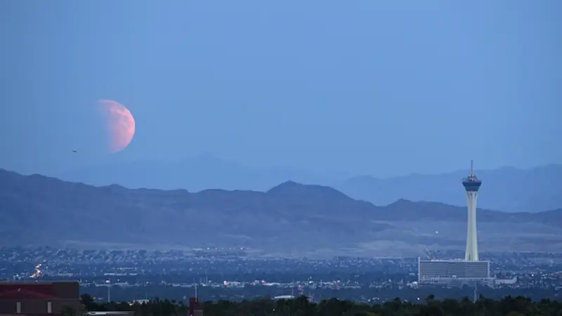 Bumi Sambut Supermoon Langka