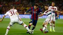 Duel panas terjadi di leg pertama Semifinal Liga Champions antara Barcelona dengan Bayern Muenchen di Camp Nou, Kamis (7/5/2015). Barcelona menang 3-0 atas Bayern Muenchen. (Reuters/Kai Pfaffenbach)