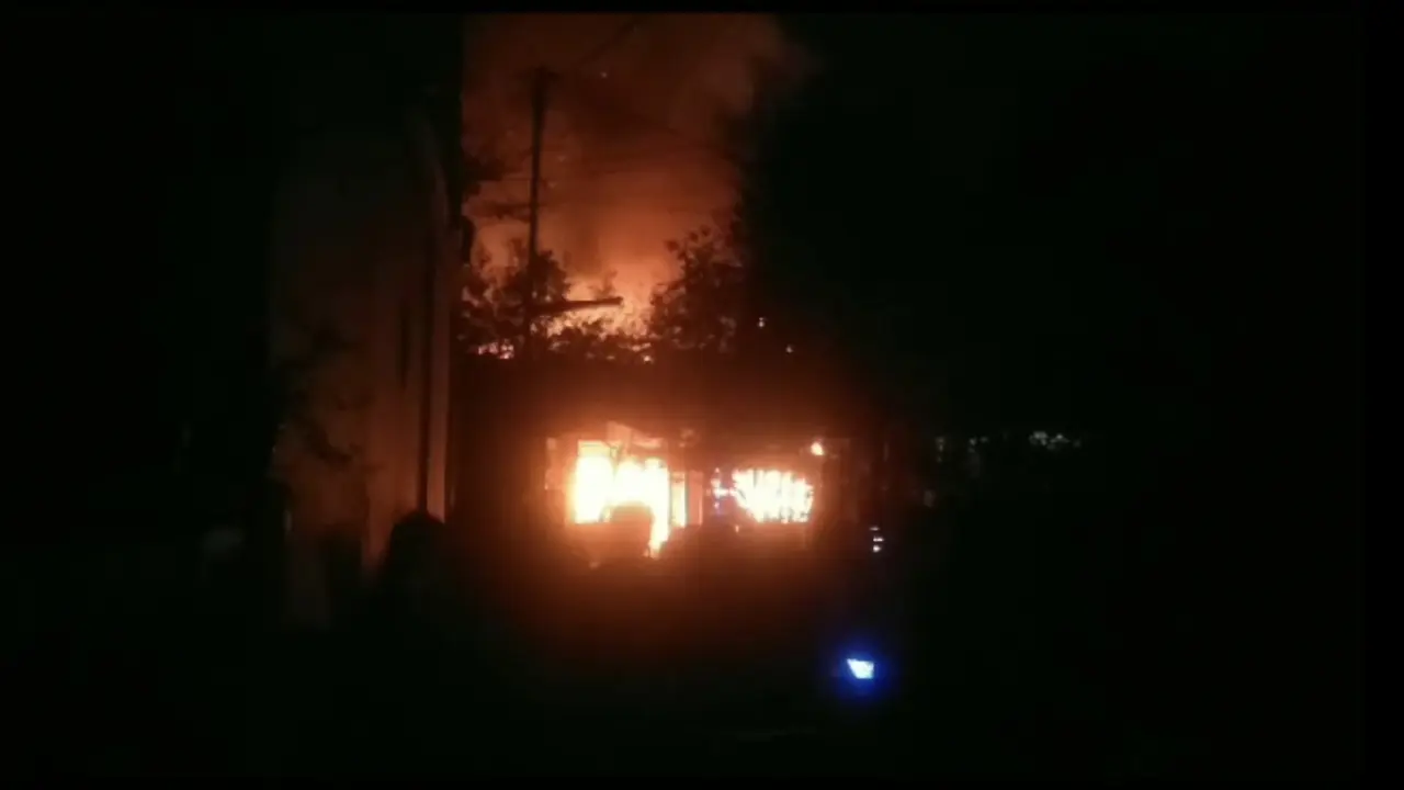 Kebakaran yang menghanguskan rumah kontrakan dan TK di wilayah Bedahan, Sawangan, Kota Depok.