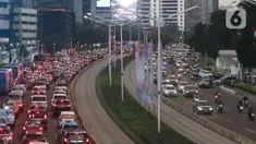 Usulan penerapan ganjil genap selama 24 jam dilontarkan sebagai upaya menekan polusi udara di Jakarta. (Liputan6.com/Angga Yuniar)