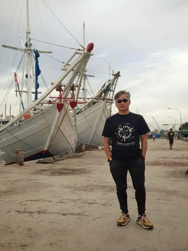 7 Potret Andi Bachtiar, Sutradara Catatan Akhir Sekolah The Series yang Jadi Sorotan