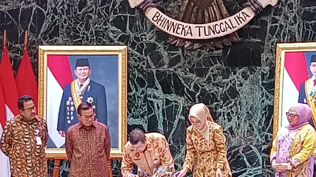 Peluncuran Dana dana Kartu Jakarta Pintar (KJP) oleh Pemerintah Provinsi (Pemprov) DKI Jakarta.