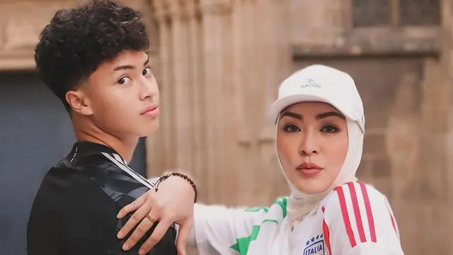 Angelina Sondakh dan Keanu Massaid. (Foto: Dok. Instagram @angelinasondakh09)