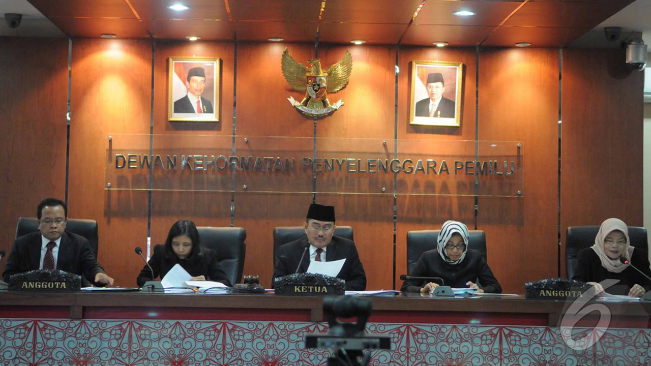 Suasana Sidang Putusan Pelanggaran Kode Etik DKPP