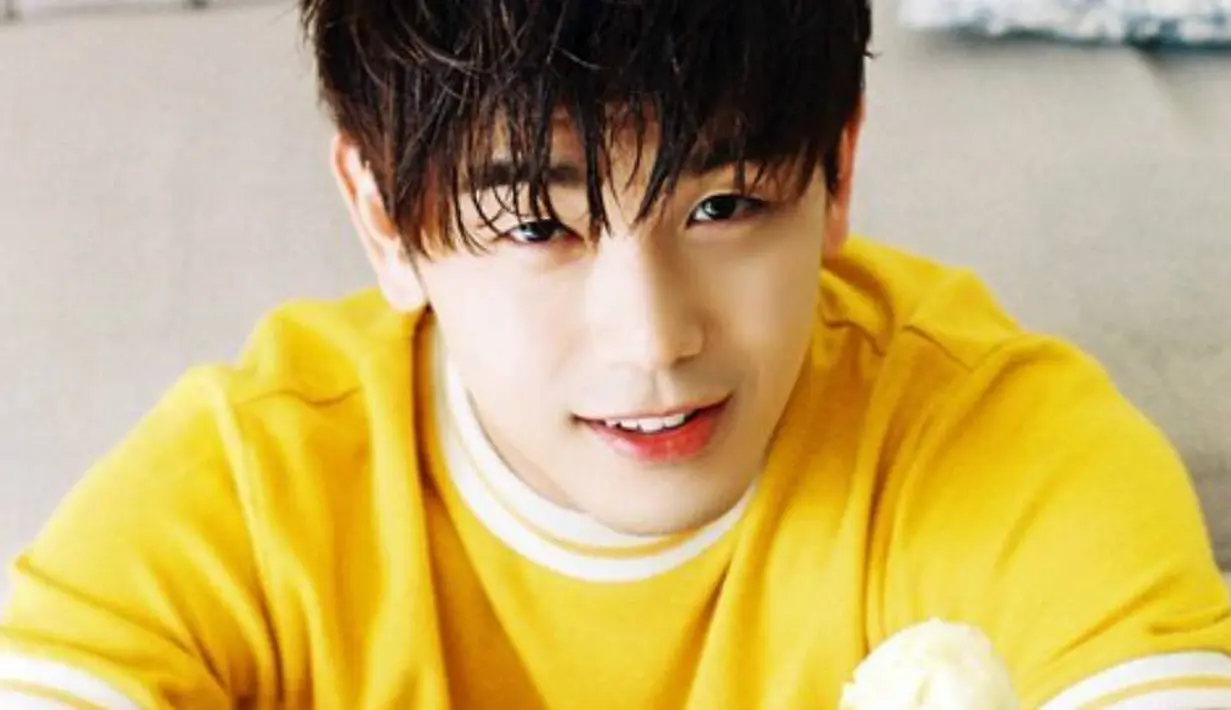 Selain menguasai bahasa Korea dan Inggris, Eric Nam juga bisa berbicara dalam bahasa Spanyol. Dalam beberapa video, ia terlihat berbincang-bincang dengan penggemarnya dari Spanyol. (Foto: allkpop.com)