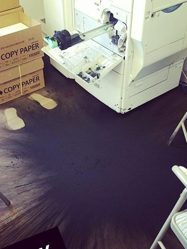 7 Potret Orang Saat Alami Hari yang Buruk di Tempat Kerja