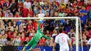 Salah satu aksi penjaga gawang Manchester United, David De Gea, saat berlaga kontra Inter Milan di laga kedua Guines International Champions Cup di FedExField, (29/7/2014). (REUTERS/Evan Habeeb-USA TODAY Sports)